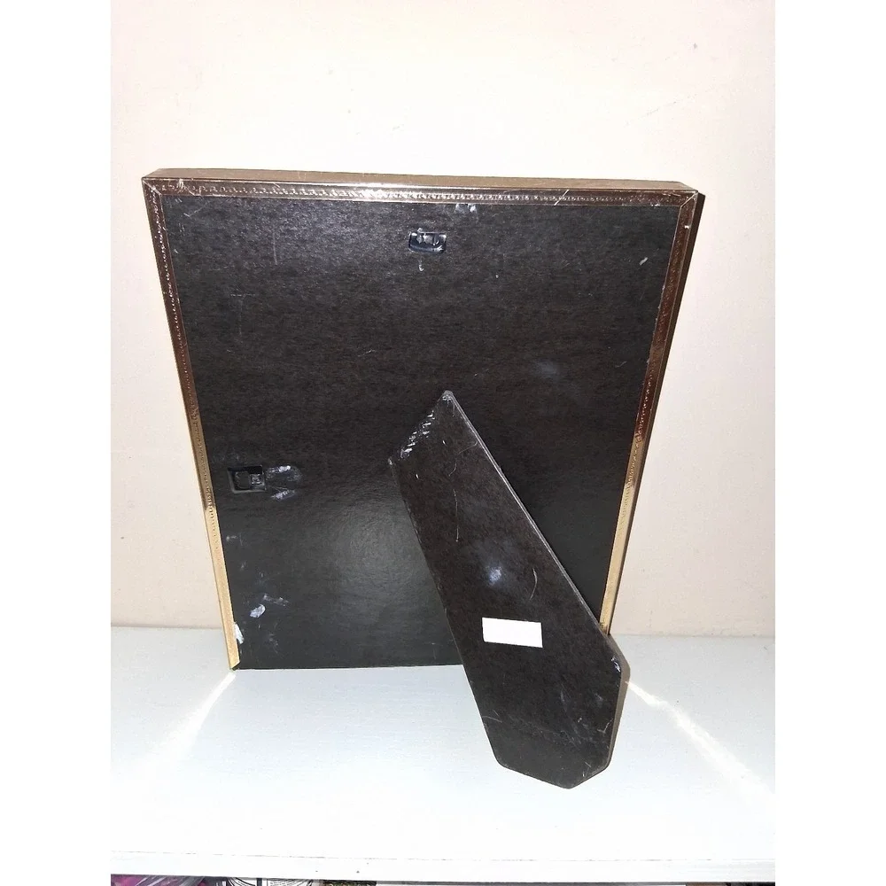 Vintage Gold Oval Photo Frame 11x9 Shadow Box Style with Raised Plastic Mat
